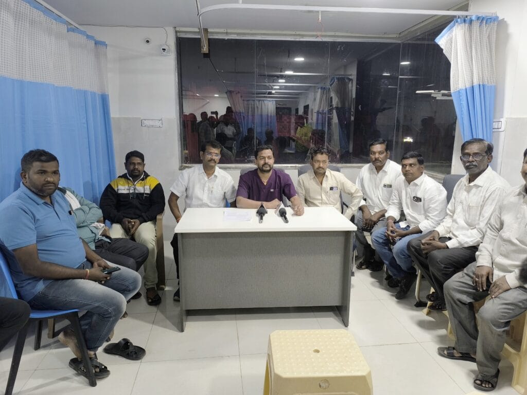 చేర్యాల ప్రాంతంలో  పేద ప్రజలకు వైద్యం చేయనివ్వరా!