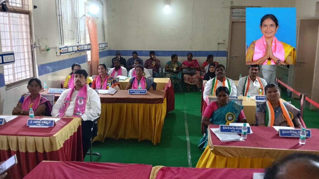 చేర్యాల మున్సిపల్ పీఠం బిఆర్ఎస్ కైవసం.. చైర్మన్ గా ముస్త్యాల అరుణ.. వైస్ చైర్మన్ గా మేడిశెట్టి ఉమా