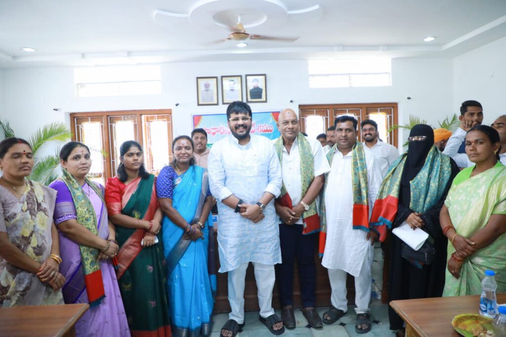 మున్సిపల్ కోఆప్షన్ సభ్యుల ఏకగ్రీవ ఎన్నిక.. హాజరైన మెదక్ ఎమ్మెల్యే డాక్టర్ మైనంపల్లి రోహిత్ రావు.. గైరాజరైన బిఆర్ఎస్ కౌన్సిలర్లు..