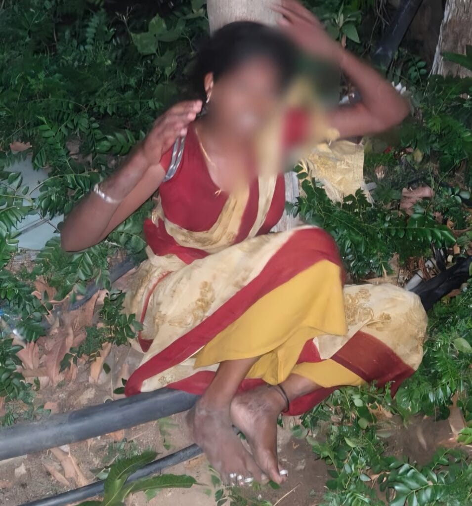 ప్రేమ పేరుతో మోసం… ప్రశ్నించగా వివాహితపై కారం పొడి, రాళ్ల దాడి